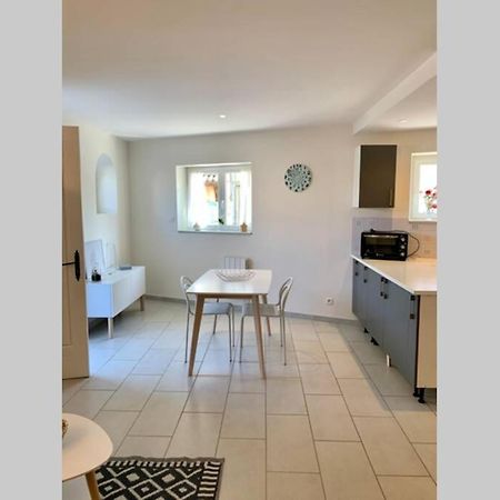 Апартаменты Appt 1 A 4 Pers Cocoon,1,500 Km Sortie Auto, 3 Km Ctre Macon, Pkg Cour Privee Экстерьер фото